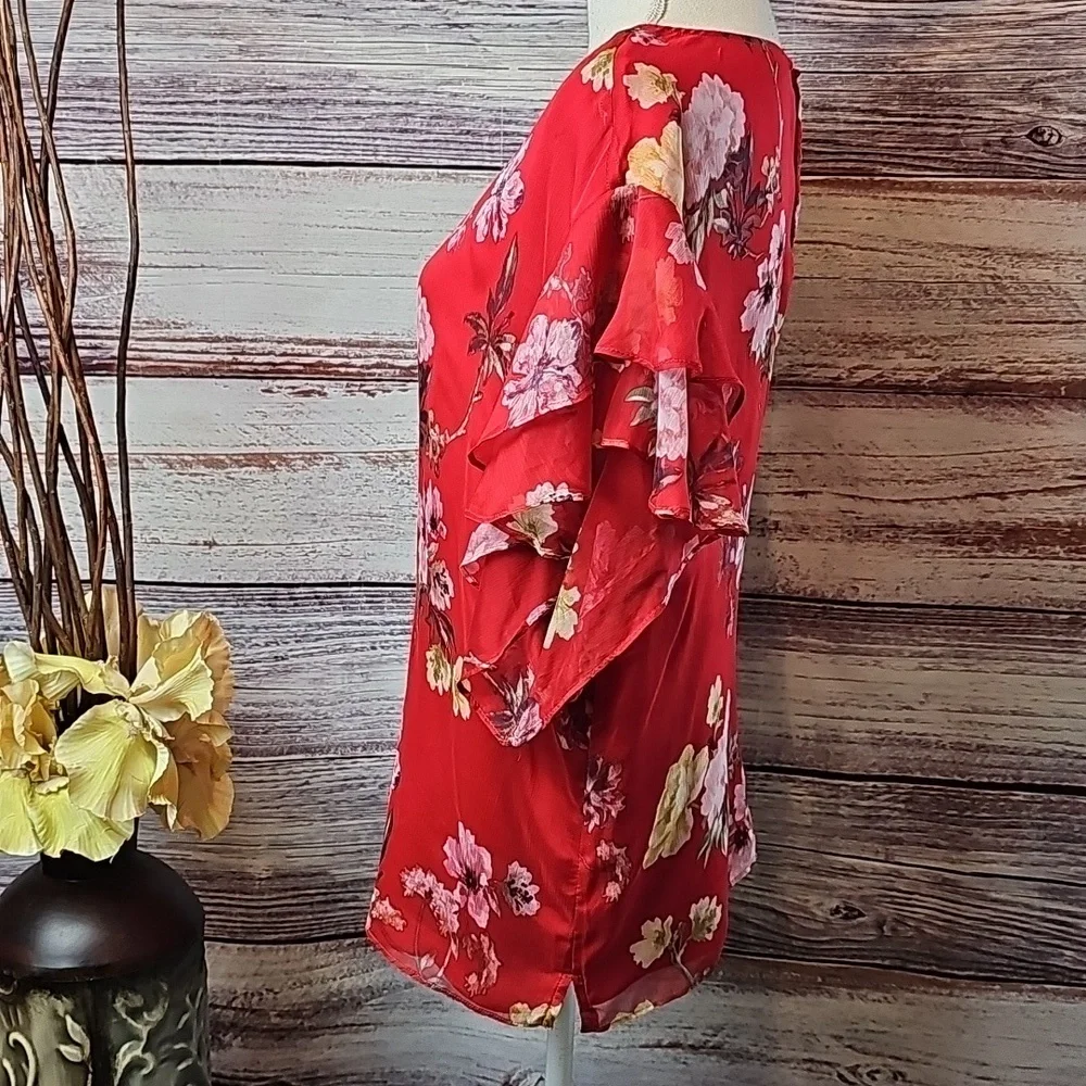 VINCE CAMUTO RED FLORAL LINED TIERED FLUTTER SLEEVE PULLOVER BLOUSE - Picture 7 of 13